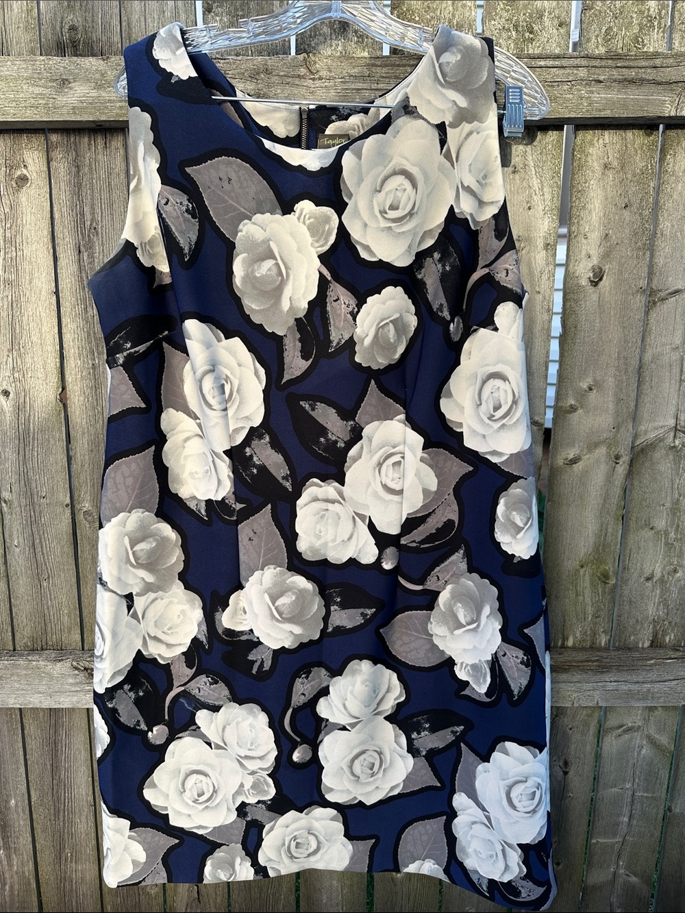 Taylor Woman Sleeveless Navy Floral Shift Dress with White/GrayRose Print